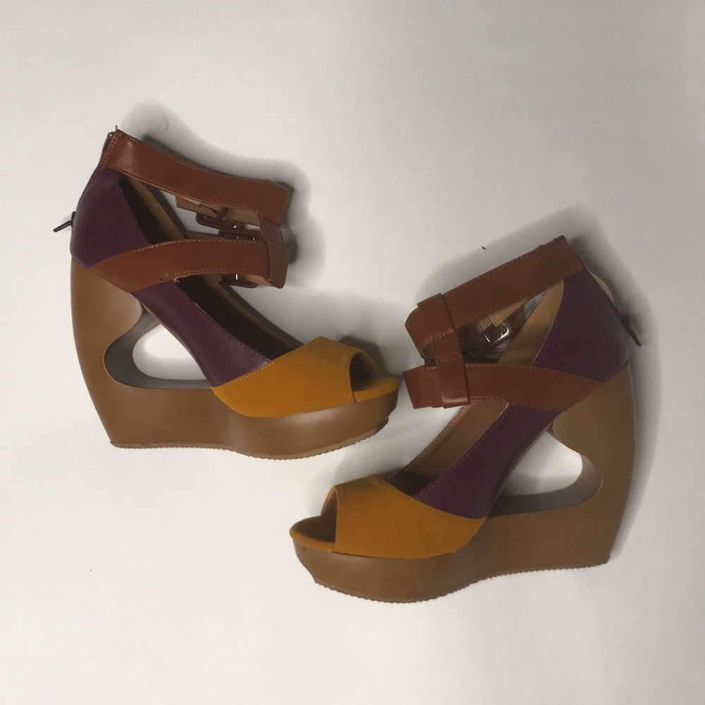 Cute wedges. 💕 Worn maybe twice 🌸
